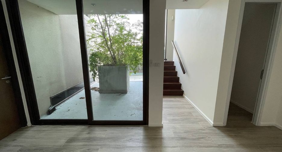 Wohnung zur Miete mit 3 Zimmer in Yan Nawa, Bangkok