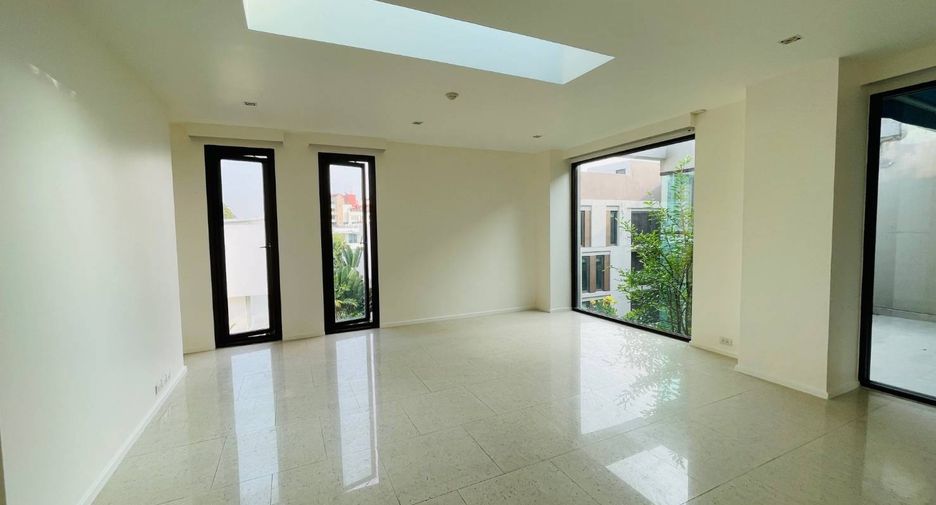 Wohnung zur Miete mit 3 Zimmer in Yan Nawa, Bangkok