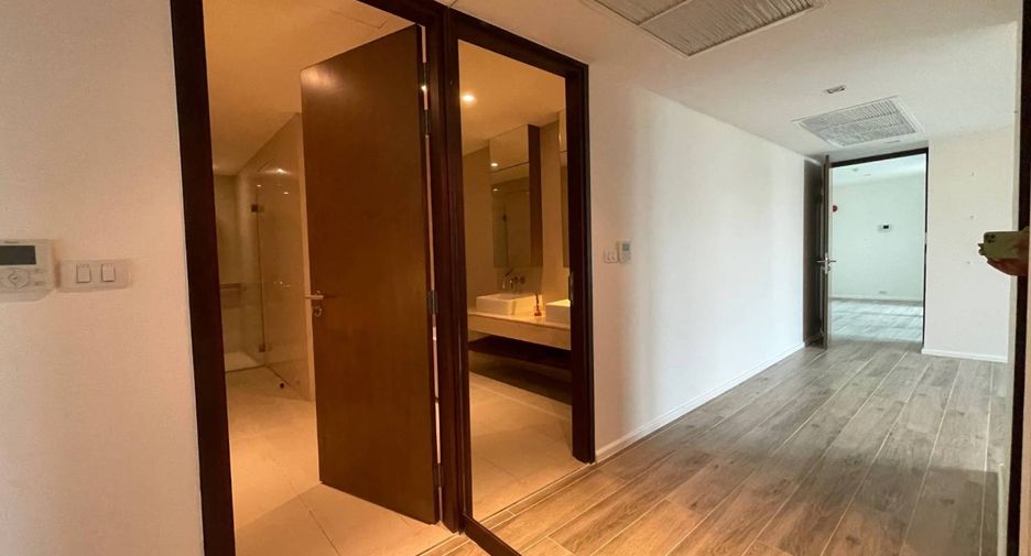 Wohnung zur Miete mit 3 Zimmer in Yan Nawa, Bangkok