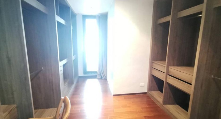Wohnung zur Miete mit 3 Zimmer in Yan Nawa, Bangkok
