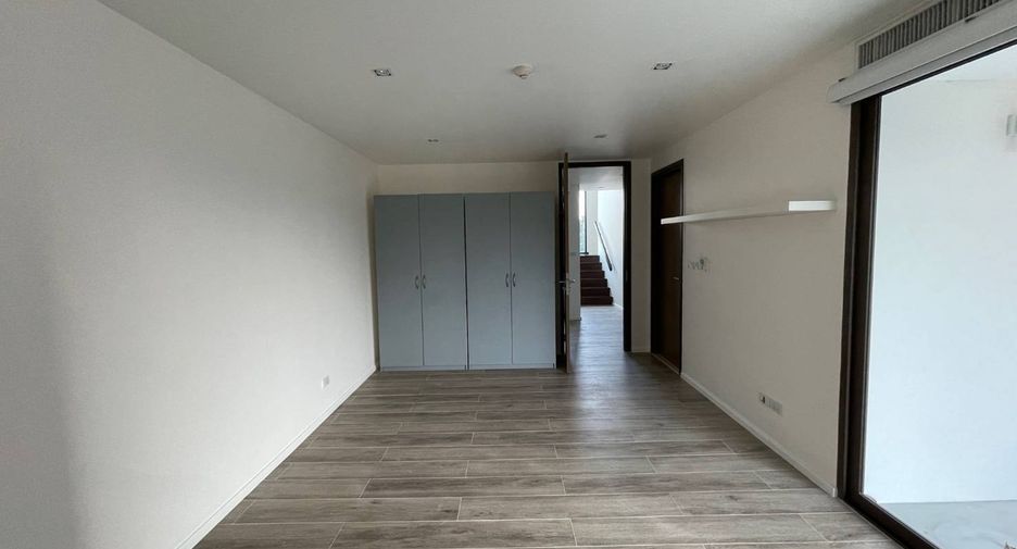 Wohnung zur Miete mit 3 Zimmer in Yan Nawa, Bangkok