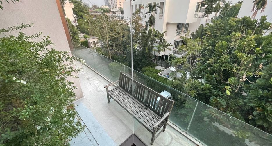 Wohnung zur Miete mit 3 Zimmer in Yan Nawa, Bangkok