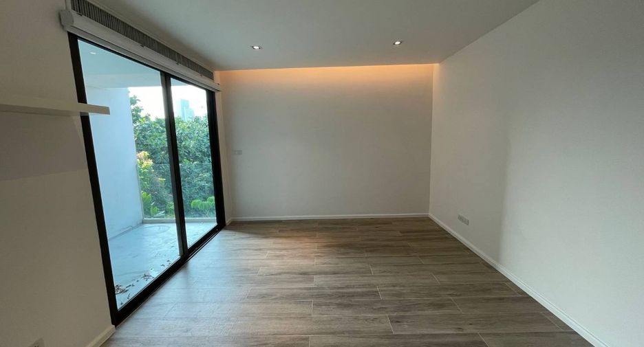 Wohnung zur Miete mit 3 Zimmer in Yan Nawa, Bangkok
