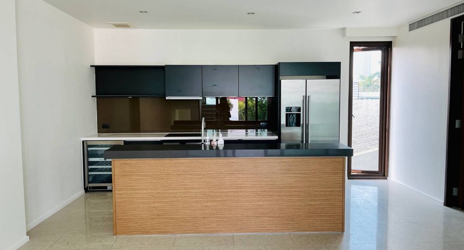 Wohnung zur Miete mit 3 Zimmer in Yan Nawa, Bangkok