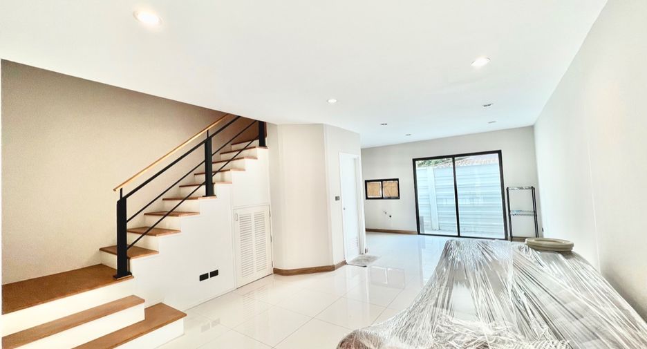 For sale 3 bedrooms townhouse in Khan Na Yao, Bangkok