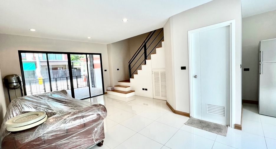 For sale 3 bedrooms townhouse in Khan Na Yao, Bangkok