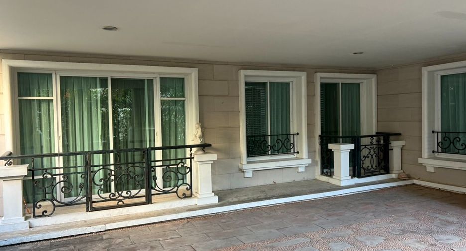 Wohnung zur Miete mit 3 Zimmer in Khlong Toei, Bangkok