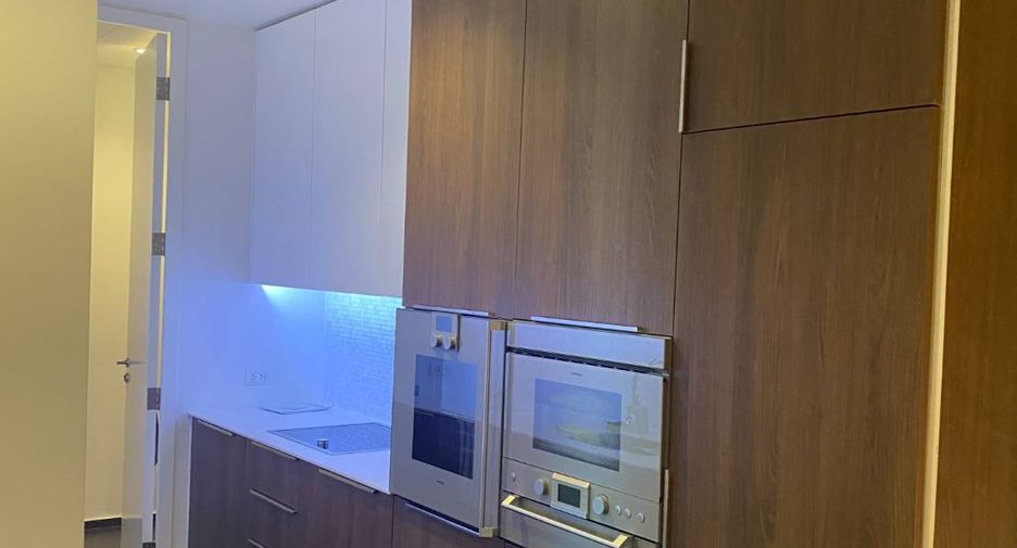 For rent 2 bedrooms condo in Pathum Wan, Bangkok