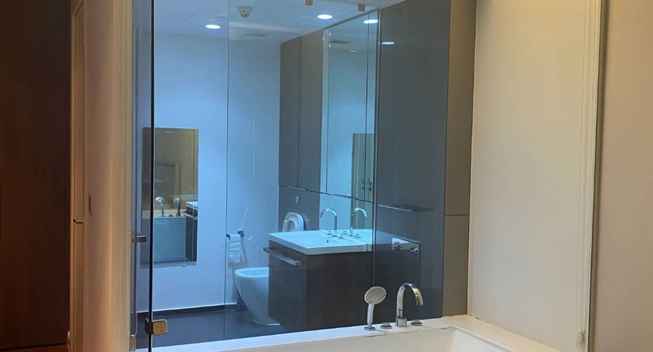 For rent 2 bedrooms condo in Pathum Wan, Bangkok