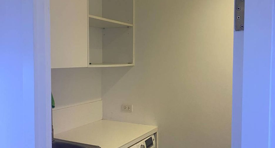 For rent 2 bedrooms condo in Pathum Wan, Bangkok