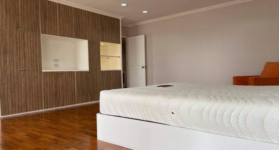 For rent 3 bedrooms condo in Watthana, Bangkok
