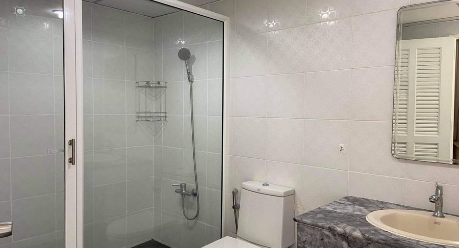 For rent 3 bedrooms condo in Watthana, Bangkok