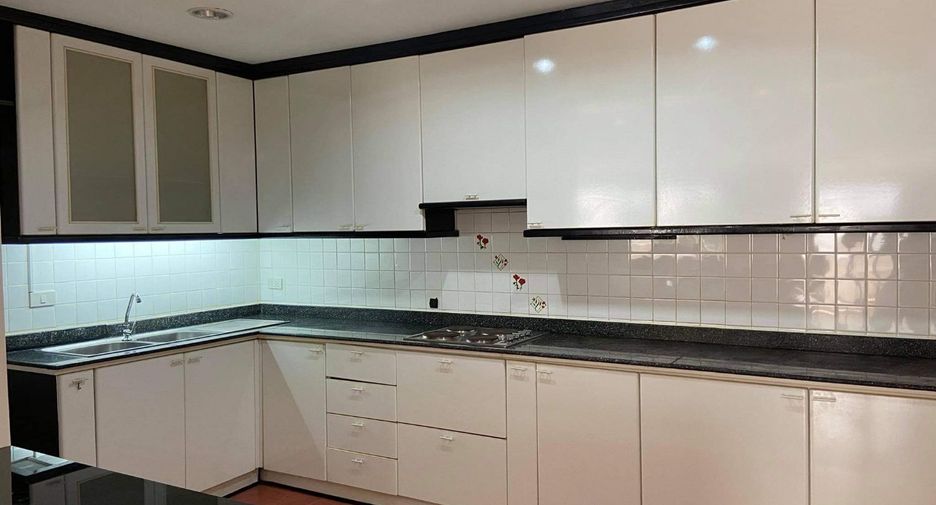 For rent 3 bedrooms condo in Watthana, Bangkok