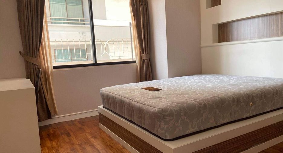 For rent 3 bedrooms condo in Watthana, Bangkok