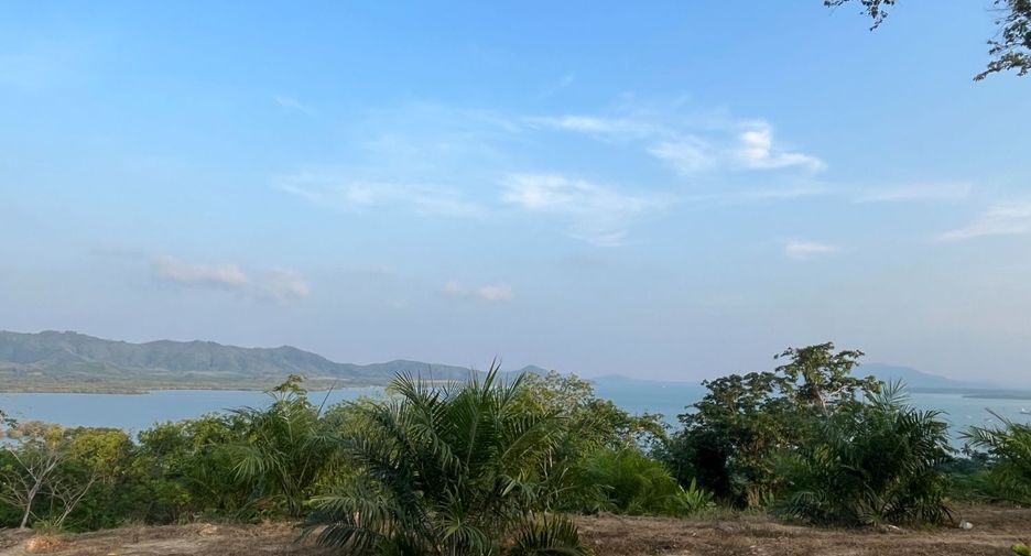 Grundstück zum Kauf in Takua Thung, Phang Nga
