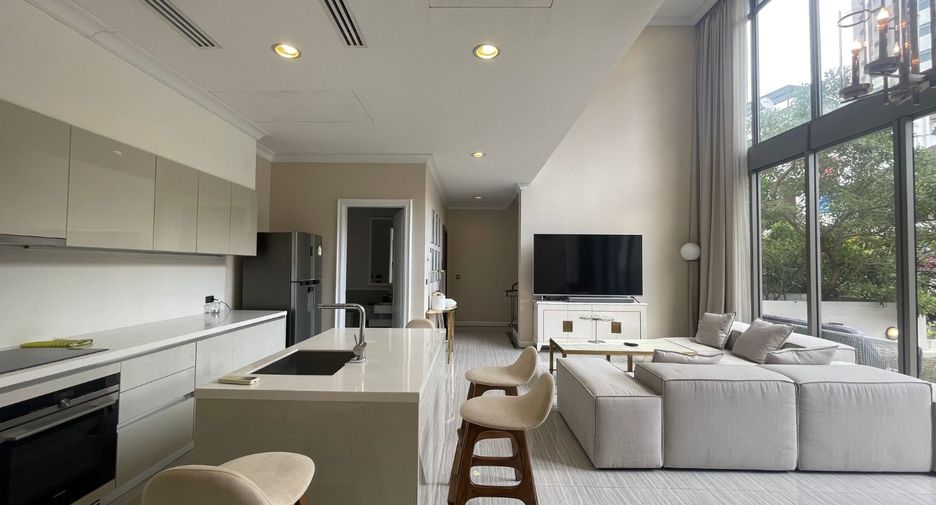 For rent 3 bedrooms townhouse in Watthana, Bangkok
