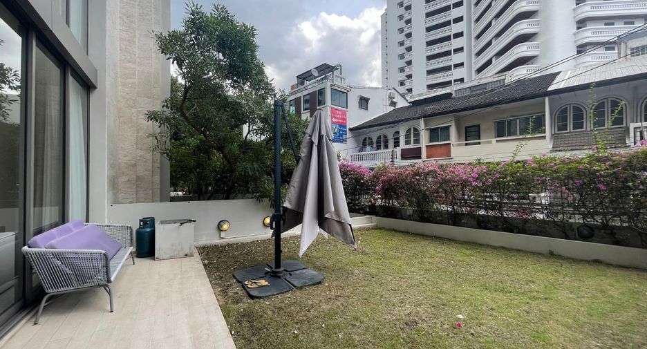 For rent 3 bedrooms townhouse in Watthana, Bangkok