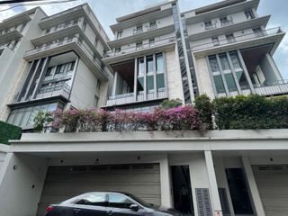 À louer 3 chambres maison de ville à Watthana, Bangkok