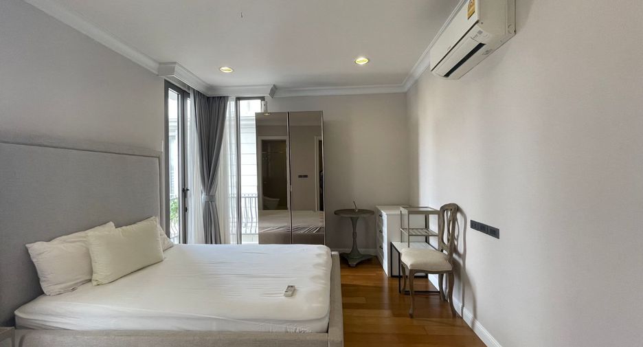 For rent 3 bedrooms townhouse in Watthana, Bangkok