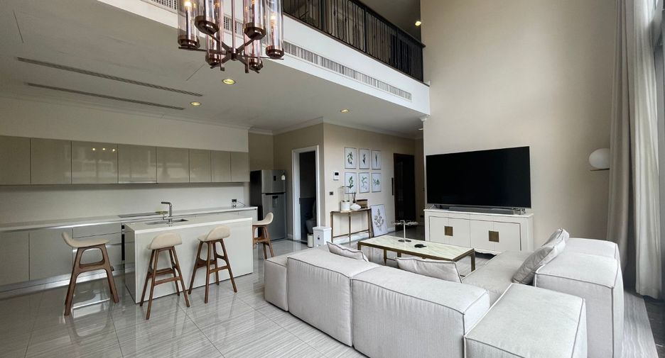 For rent 3 bedrooms townhouse in Watthana, Bangkok