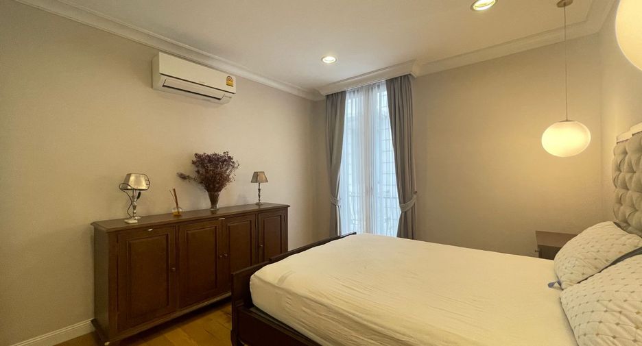 For rent 3 bedrooms townhouse in Watthana, Bangkok