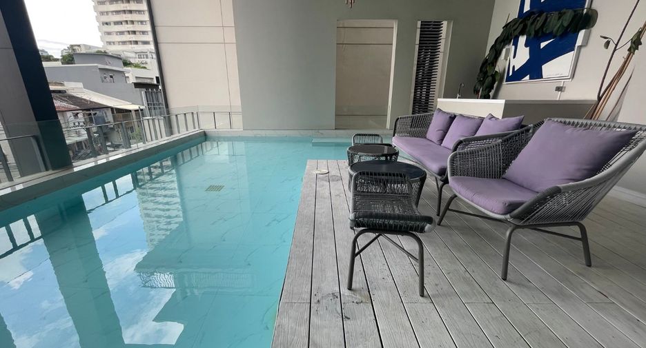 For rent 3 bedrooms townhouse in Watthana, Bangkok
