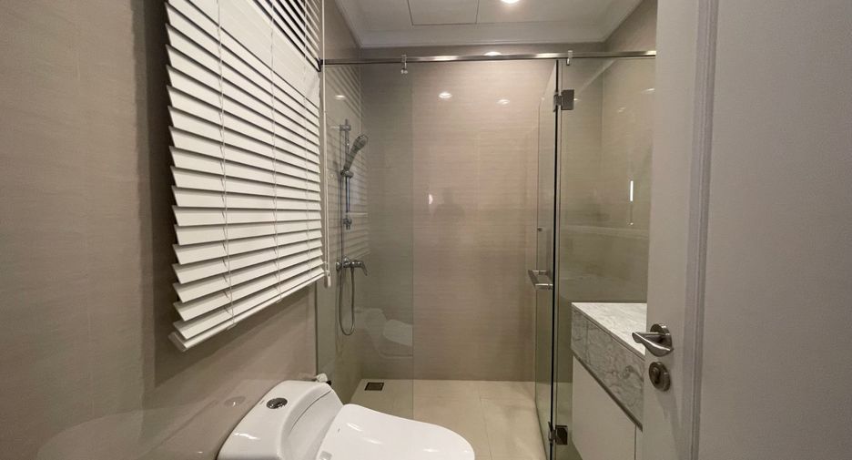 For rent 3 bedrooms townhouse in Watthana, Bangkok