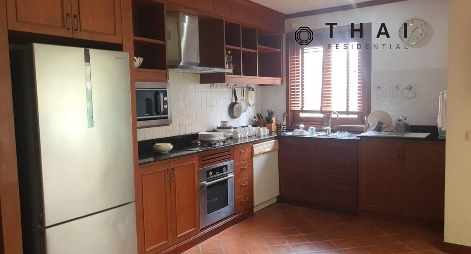 Villa en alquiler y en venta de 4 habitaciones en Mueang Phuket, Phuket
