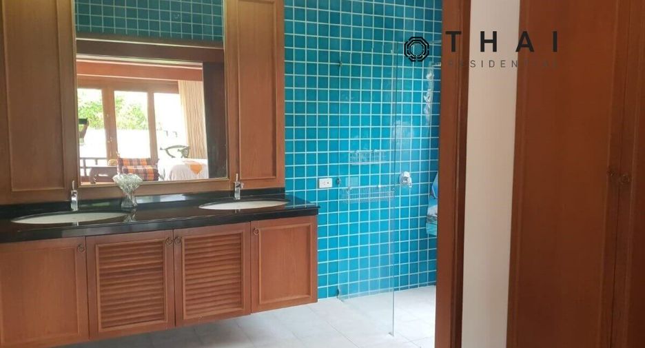 Villa en alquiler y en venta de 4 habitaciones en Mueang Phuket, Phuket