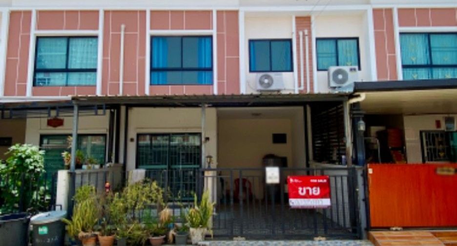 For sale 4 Beds townhouse in Mueang Samut Prakan, Samut Prakan