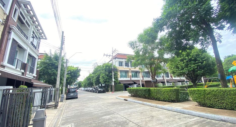 For sale 3 bedrooms townhouse in Bueng Kum, Bangkok