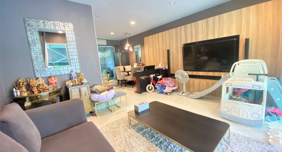 For sale 3 bedrooms townhouse in Bueng Kum, Bangkok