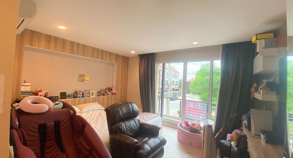 For sale 3 bedrooms townhouse in Bueng Kum, Bangkok