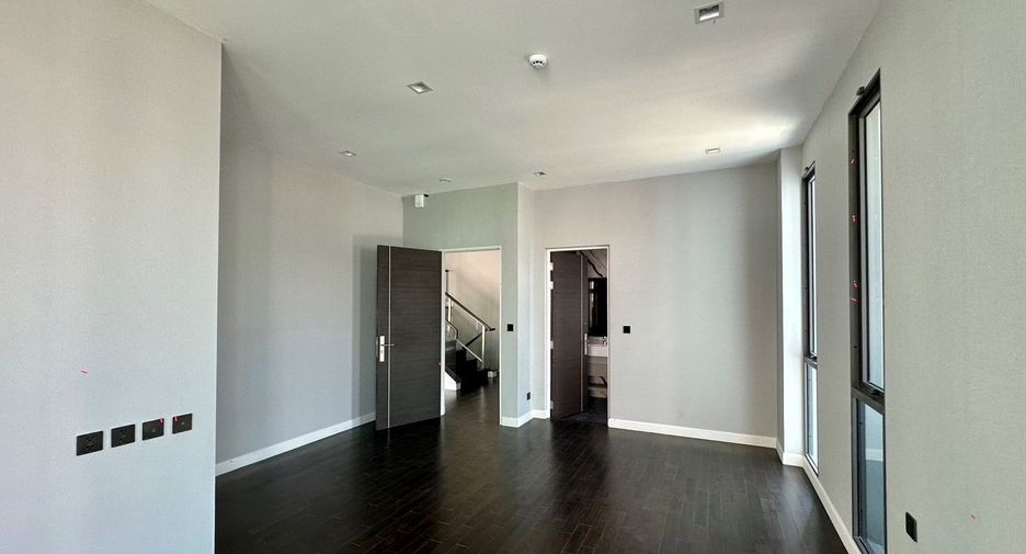 For rent 4 bedrooms house in Suan Luang, Bangkok