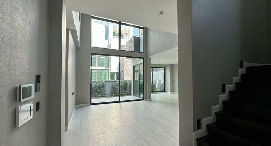 For rent 4 bedrooms house in Suan Luang, Bangkok