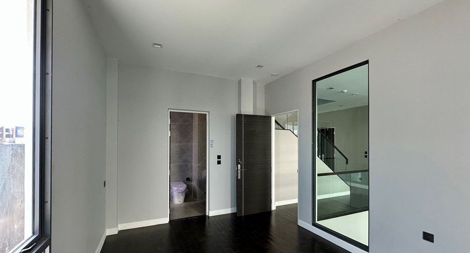 For rent 4 bedrooms house in Suan Luang, Bangkok