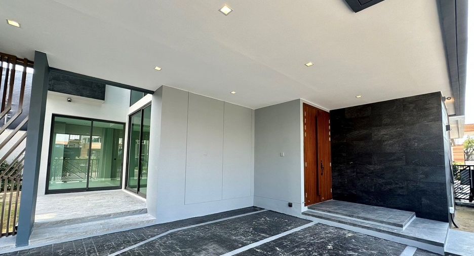 For rent 4 bedrooms house in Suan Luang, Bangkok