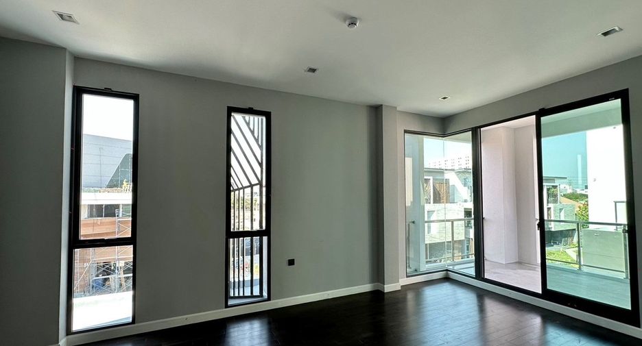 For rent 4 bedrooms house in Suan Luang, Bangkok