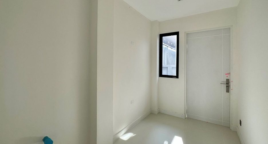 For rent 4 bedrooms house in Suan Luang, Bangkok