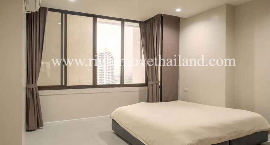 For rent 3 bedrooms condo in Bang Rak, Bangkok
