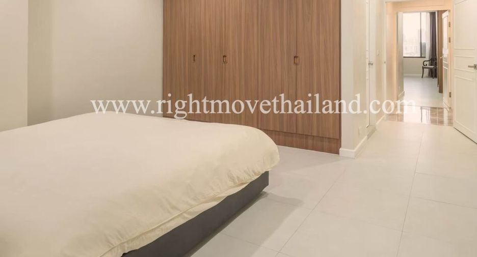 For rent 3 bedrooms condo in Bang Rak, Bangkok