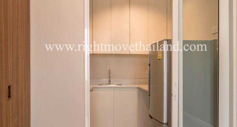 For rent 3 bedrooms condo in Bang Rak, Bangkok