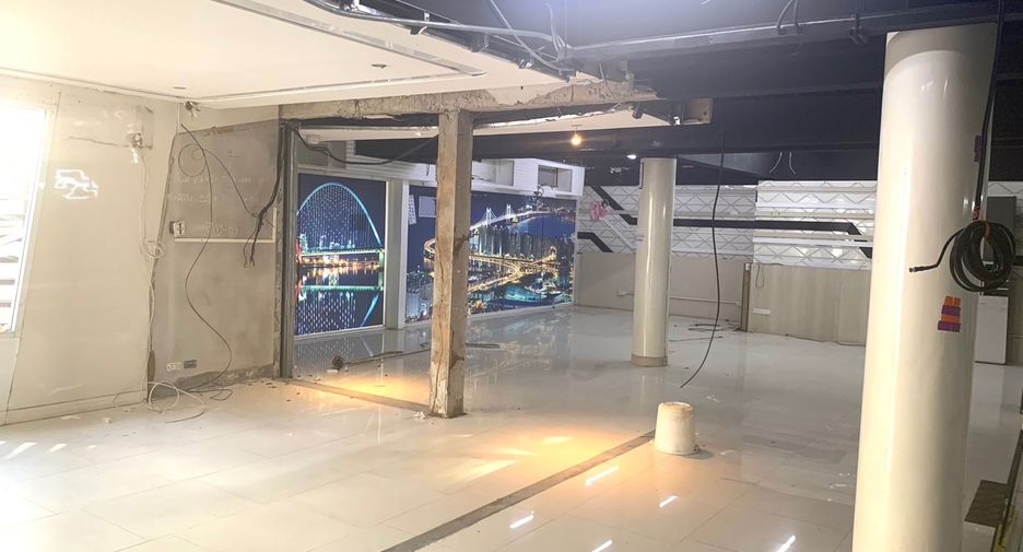 出租 16 卧室 商业空间 在 Watthana, 曼谷