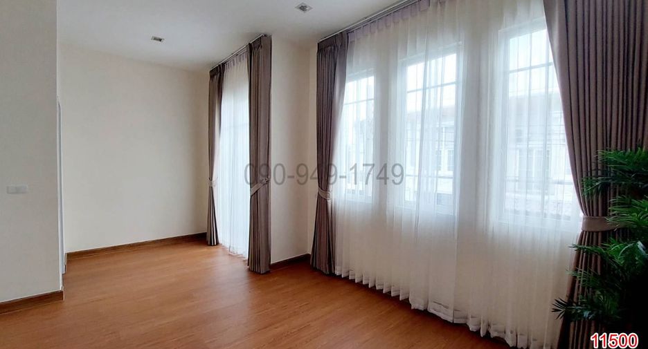 For sale 4 bedrooms townhouse in Bang Khen, Bangkok