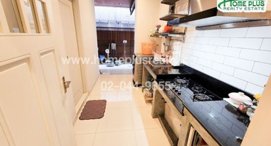 Haus zum Kauf mit 4 Zimmer in Pak Kret, Nonthaburi