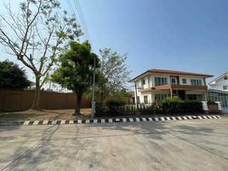 À louer et à vendre 4 chambres maison à San Kamphaeng, Chiang Mai