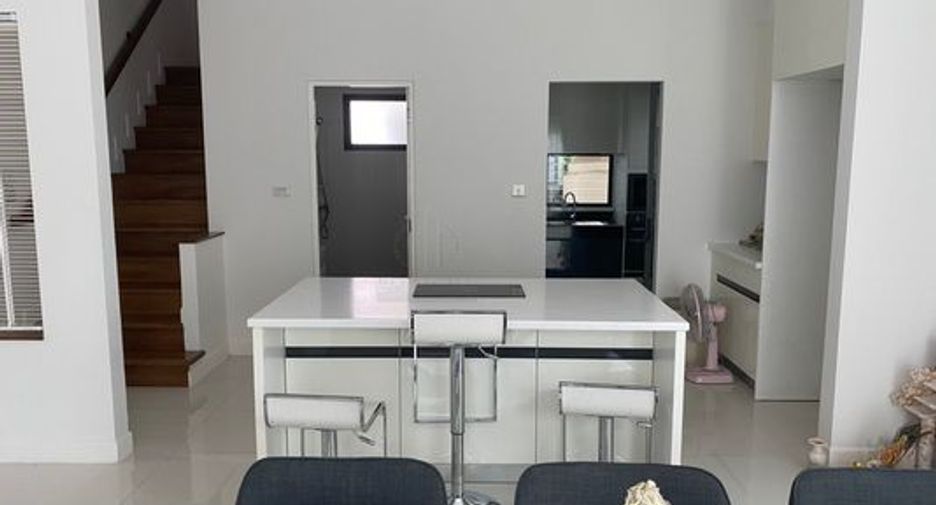 For sale 4 bedrooms house in Prawet, Bangkok