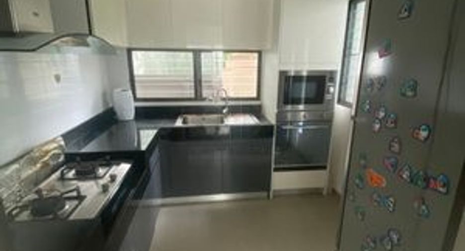 For sale 4 bedrooms house in Prawet, Bangkok