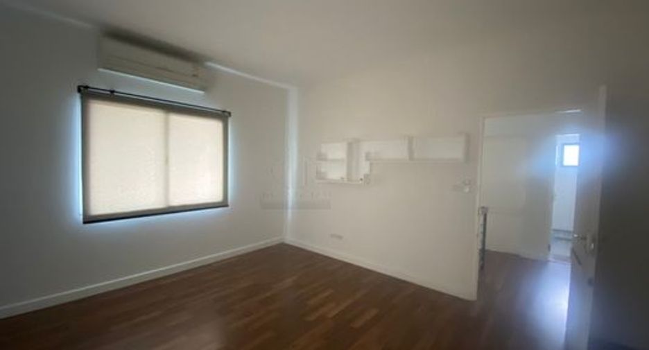 For sale 4 bedrooms house in Prawet, Bangkok