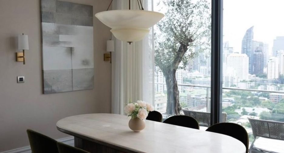 Condo en alquiler y en venta de 3 habitaciones en Watthana, Bangkok